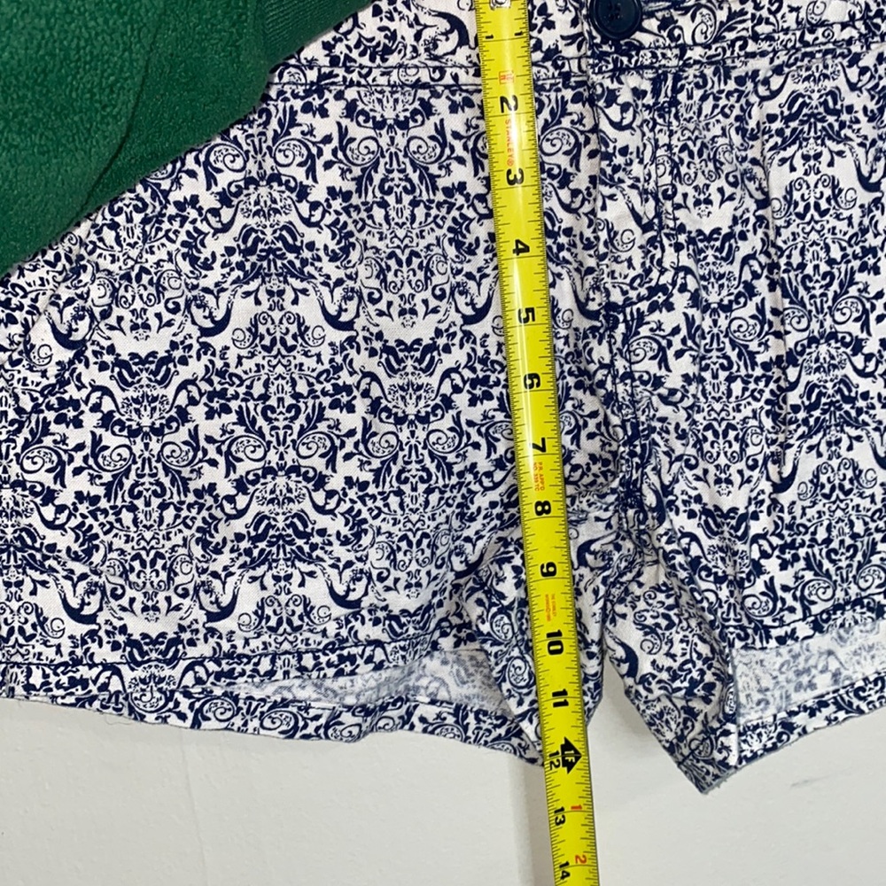 🎱Maurice’s blue and white patterned shorts! - Picture 3 of 7